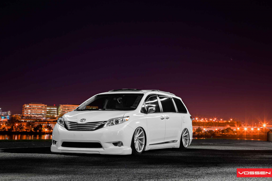 Toyota Sienna �� ������ CVT
