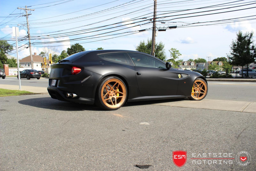 Ferrari FF �� ������ LC104