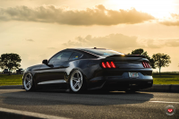 ���� ������� Vossen: Ford Mustang �� ������ Vossen LC102