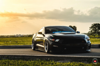 ���� ������� Vossen: Ford Mustang �� ������ Vossen LC102