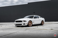 ���� ������� Vossen: Ford Mustang �� ������ Vossen LC-104T