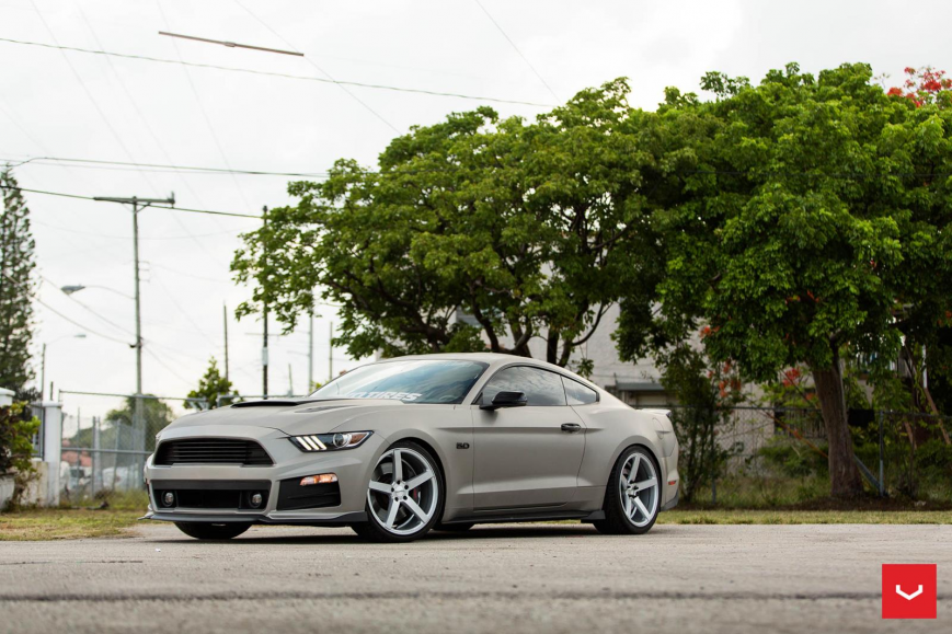 Ford Mustang �� ������ CV3-R