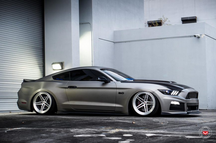 Ford Mustang �� ������ LC102