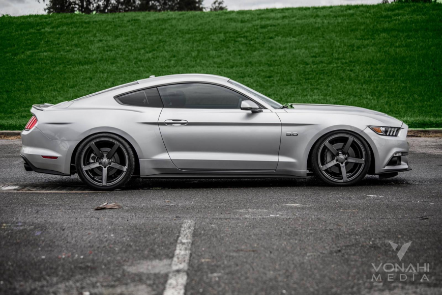 Ford Mustang �� ������ CV3-R