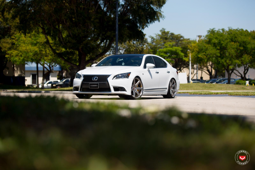 Lexus LS �� ������ CG207