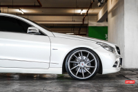���� ������� Vossen: Mercedes E-Class �� ������ Vossen VPS-310T