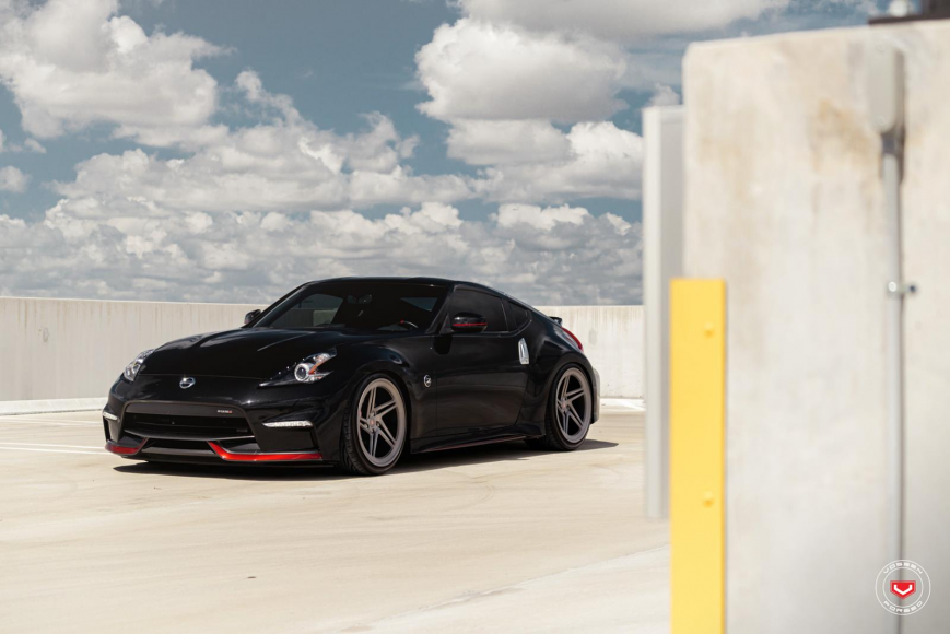 Nissan 370Z �� ������ LC102T