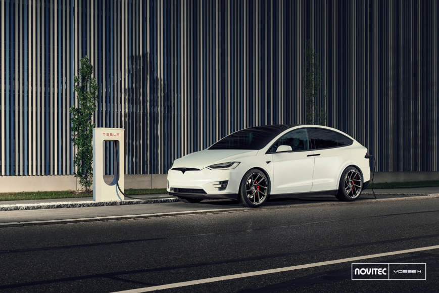 Tesla Model X �� ������ 