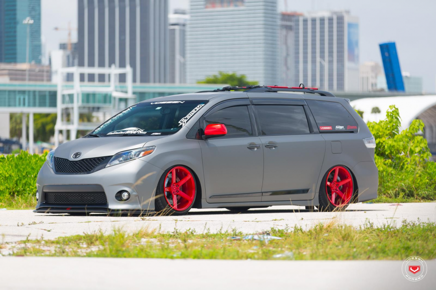 Toyota Sienna �� ������ VPS303
