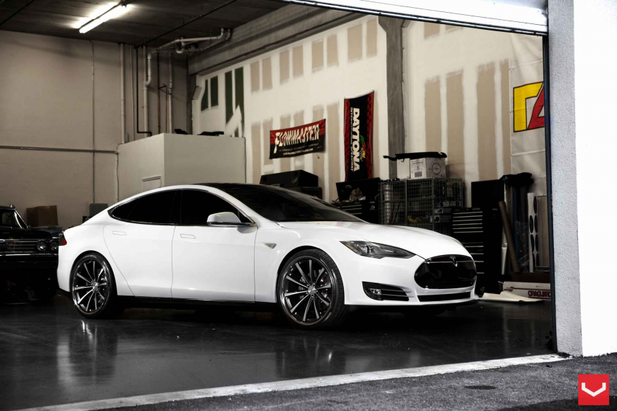 Tesla Model S �� ������ CV1